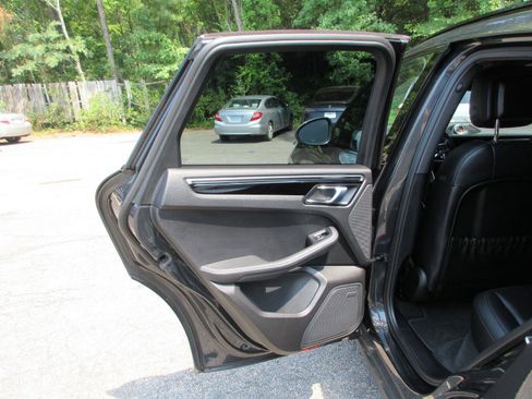 Used 2020 Porsche Macan S AWD/4WD image 14