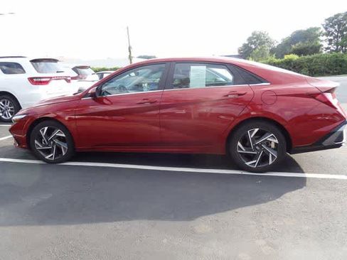 Used 2024 Hyundai Elantra SEL w/ Convenience Package FWD image 8
