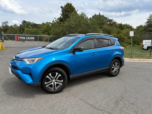 Used 2017 Toyota RAV4 LE w/ Carpet Mat Package AWD/4WD image 2