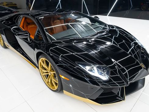 Used 2017 Lamborghini Aventador LP 700-4 image 6