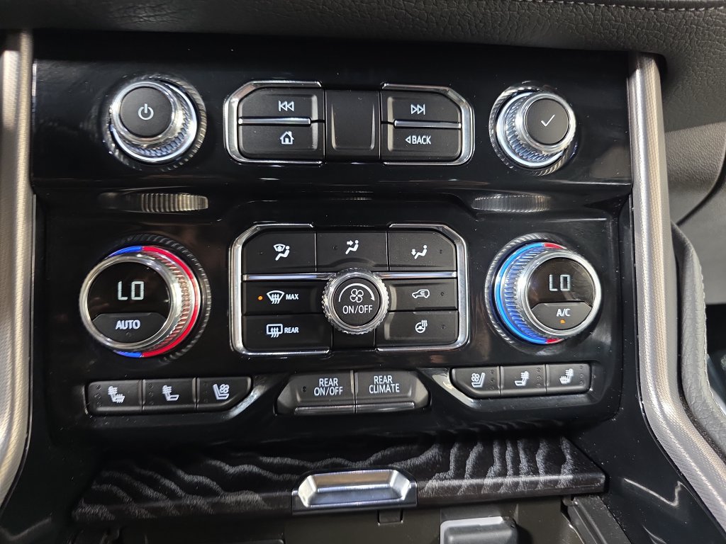 Used 2024 GMC Yukon Denali w/ Advanced Technology Package AWD/4WD image 21