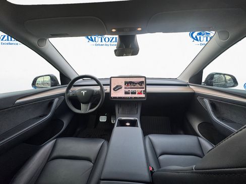 Used 2025 Tesla Model Y Long Range image 13