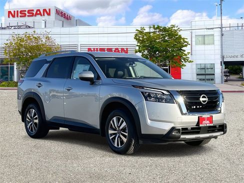 New 2025 Nissan Pathfinder SL image 5