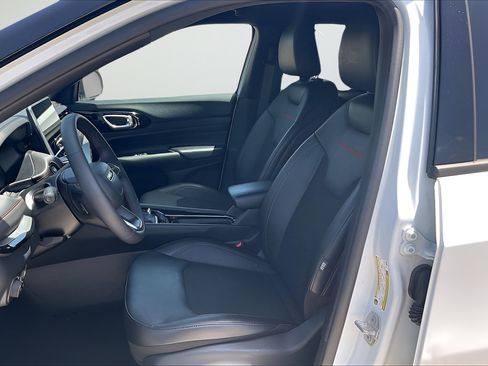 Used 2026 Jeep Compass Trailhawk AWD/4WD image 17