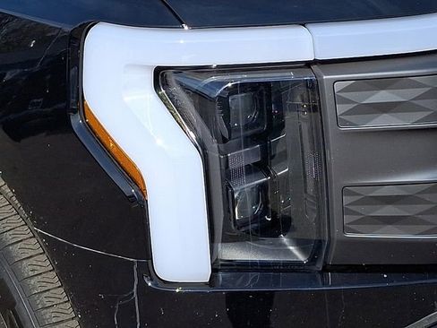 Used 2024 Ford F150 Lightning Lariat image 11