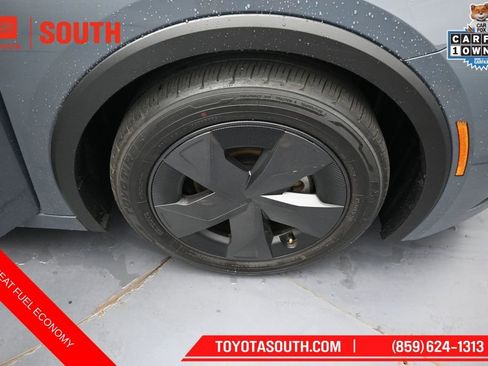 Used 2025 Toyota Prius LE FWD image 34