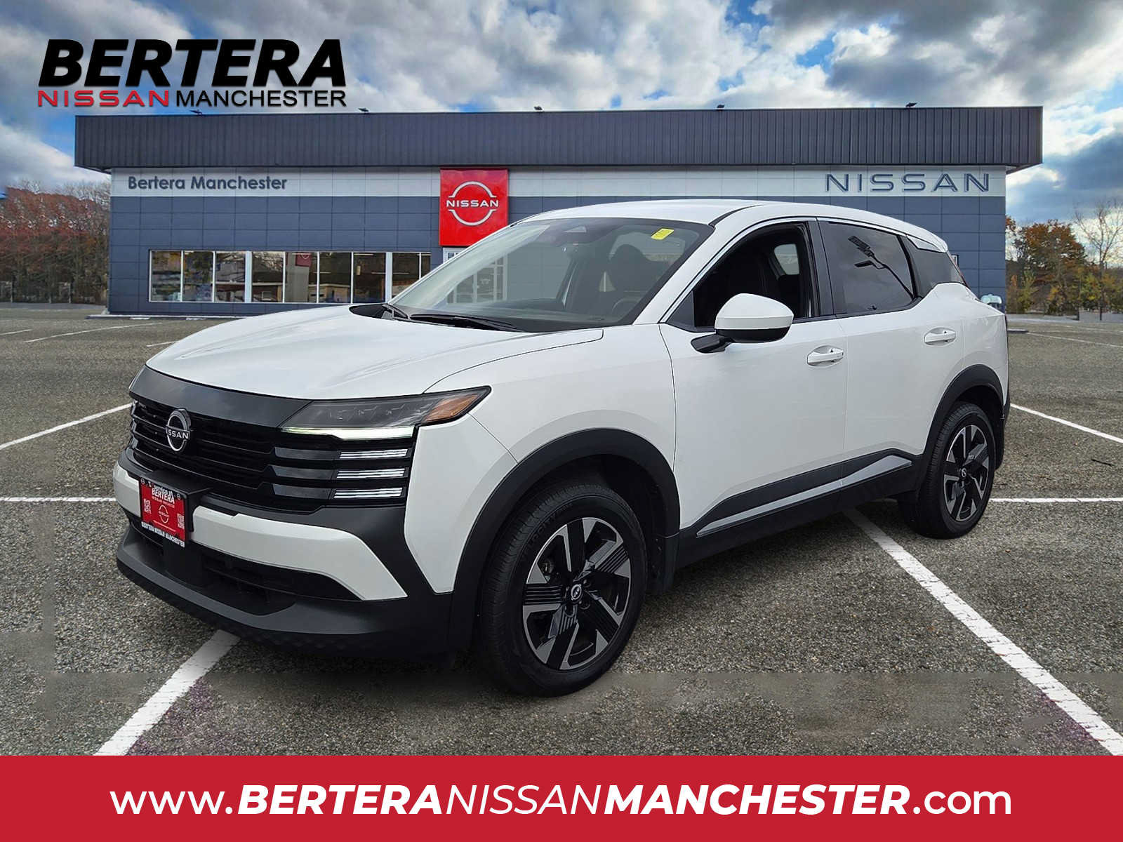 Used 2025 Nissan Kicks SV AWD/4WD image 1