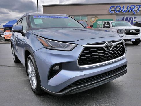Used 2021 Toyota Highlander Limited AWD/4WD image 2