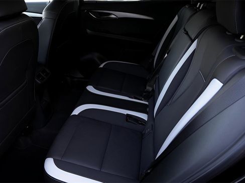 Used 2025 Buick Envision Sport Touring image 28