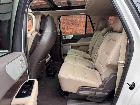 Used 2024 Lincoln Navigator L Reserve AWD/4WD image 24