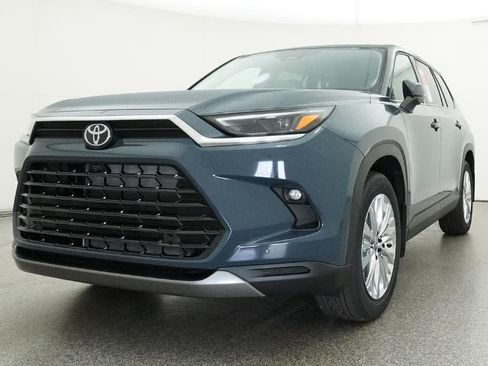 New 2026 Toyota Grand Highlander Platinum AWD/4WD image 32