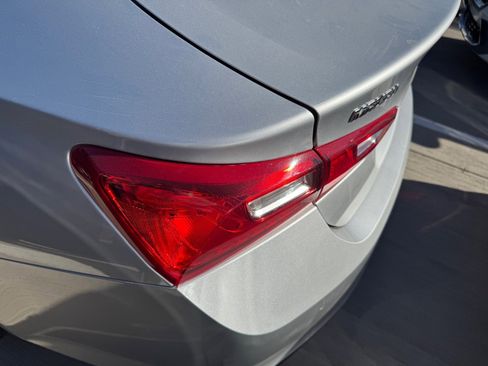 Used 2016 Chevrolet Malibu Hybrid w/ Leather Package image 6