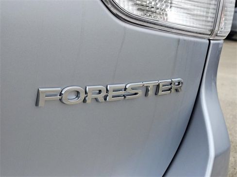 Used 2023 Subaru Forester Premium image 8