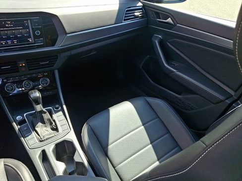 Certified 2024 Volkswagen Jetta SE w/ Panoramic Sunroof Package FWD image 16
