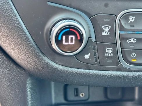 Used 2018 Chevrolet Equinox LT FWD image 21
