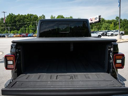 Used 2020 Jeep Gladiator Overland AWD/4WD image 9