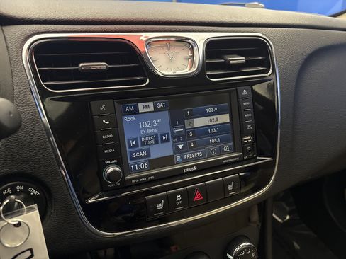 Used 2011 Chrysler 200 Limited FWD image 13