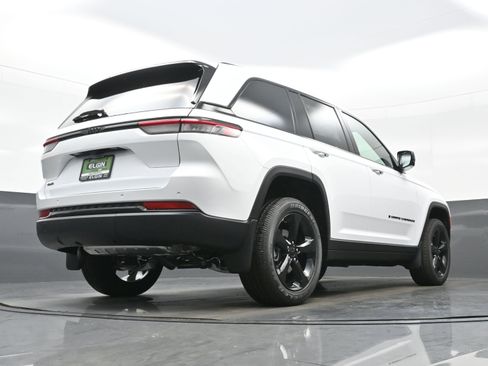 New 2025 Jeep Grand Cherokee Altitude AWD/4WD image 15