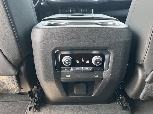 Used 2022 Chevrolet Suburban LT w/ Luxury Package image 17