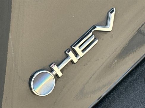 Used 2025 Toyota Camry SE image 11