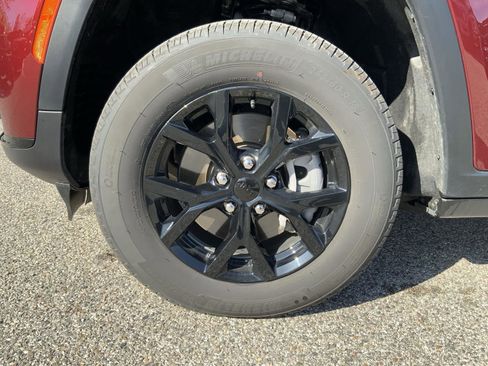 Used 2024 Jeep Grand Cherokee L Altitude AWD/4WD image 14