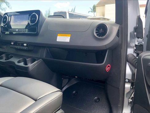 New 2025 Mercedes-Benz Sprinter 2500 image 25