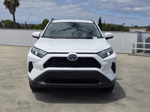 Used 2024 Toyota RAV4 LE AWD/4WD image 3