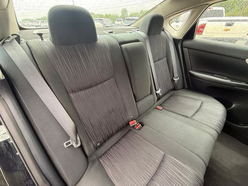 Used 2019 Nissan Sentra SV w/ Special Edition Package FWD image 9