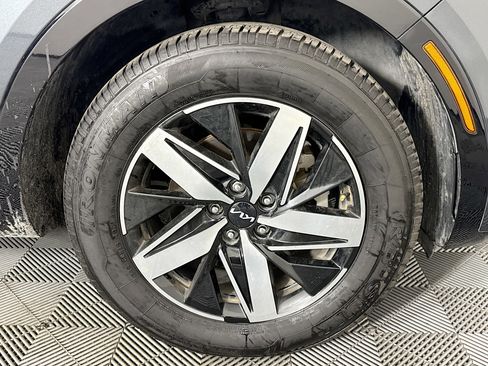 Used 2023 Kia Sorento S image 31