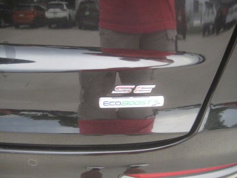 Used 2020 Ford Fusion SE FWD image 7