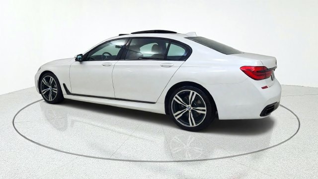 Used 2019 BMW 740i w/ M Sport Package RWD image 5
