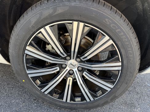 Certified 2023 Volvo XC90 B5 Core w/ Protection Package Premier AWD/4WD image 31