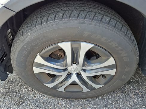 Used 2016 Toyota RAV4 LE AWD/4WD image 6