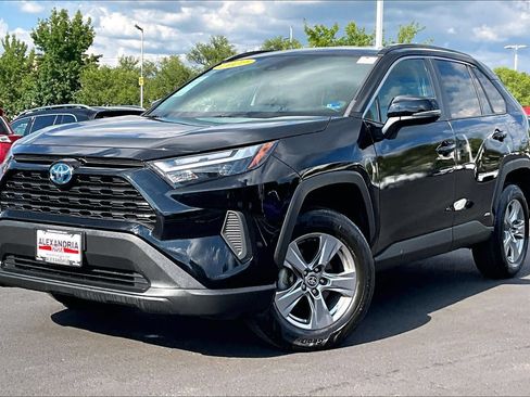 Used 2022 Toyota RAV4 XLE AWD/4WD image 1