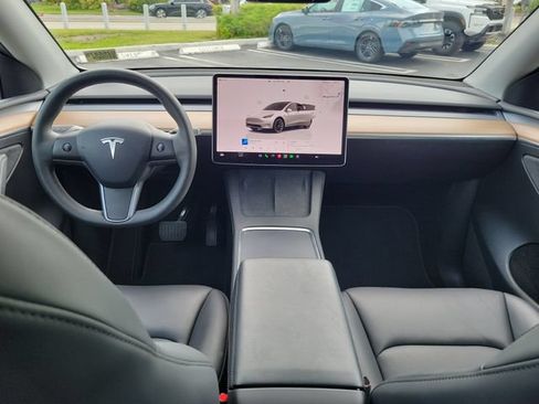 Used 2025 Tesla Model Y Long Range RWD image 14
