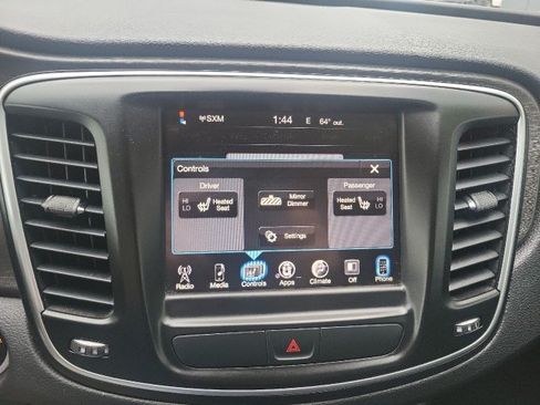 Used 2016 Chrysler 200 Limited FWD image 12