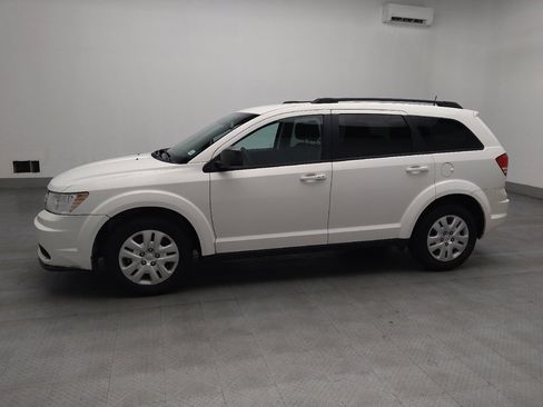 Used 2019 Dodge Journey SE image 2