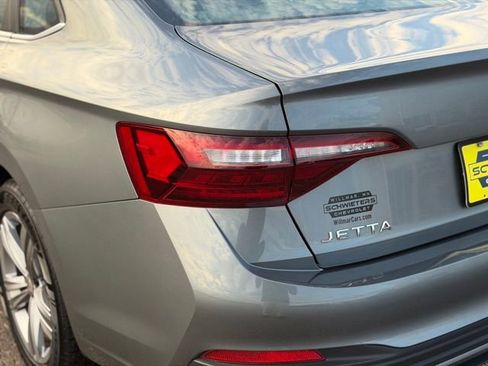 Used 2024 Volkswagen Jetta SE image 9