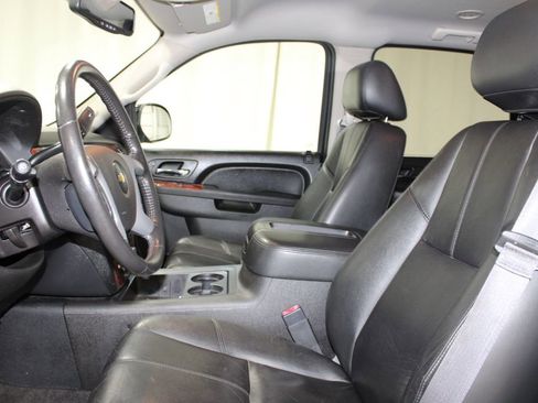 Used 2014 Chevrolet Tahoe LT image 16