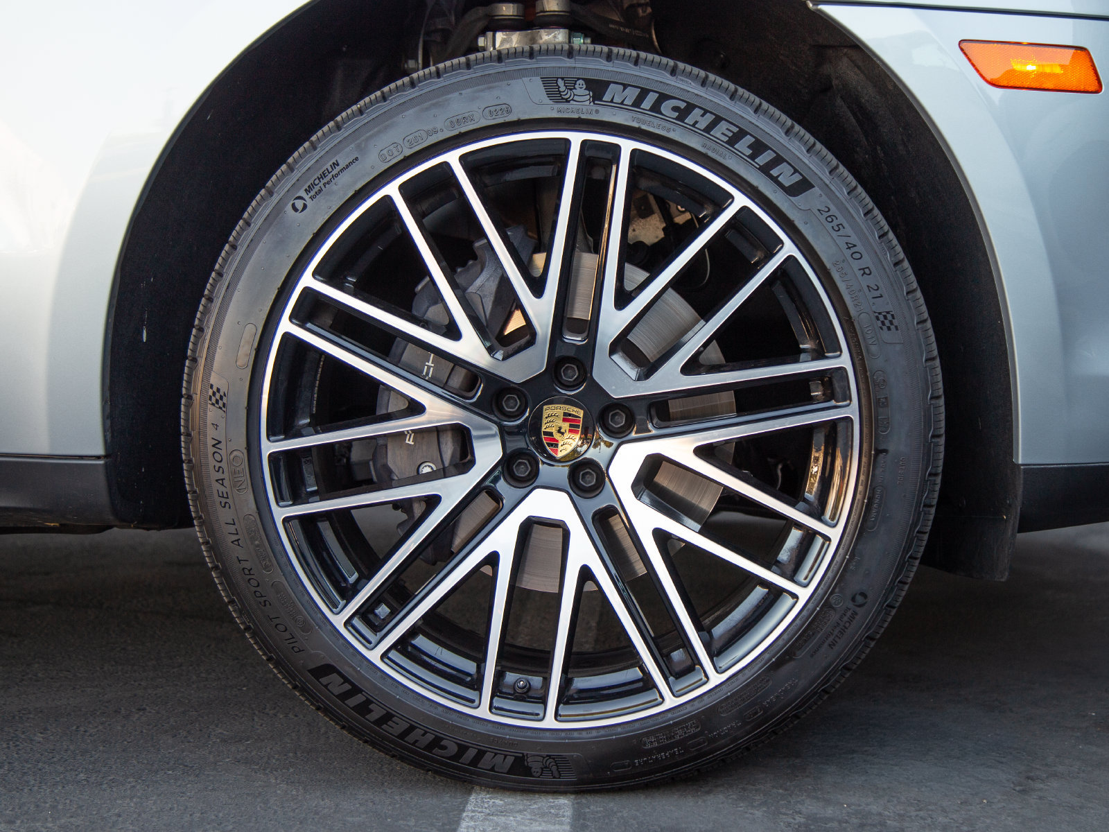 Certified 2026 Porsche Macan AWD/4WD image 12
