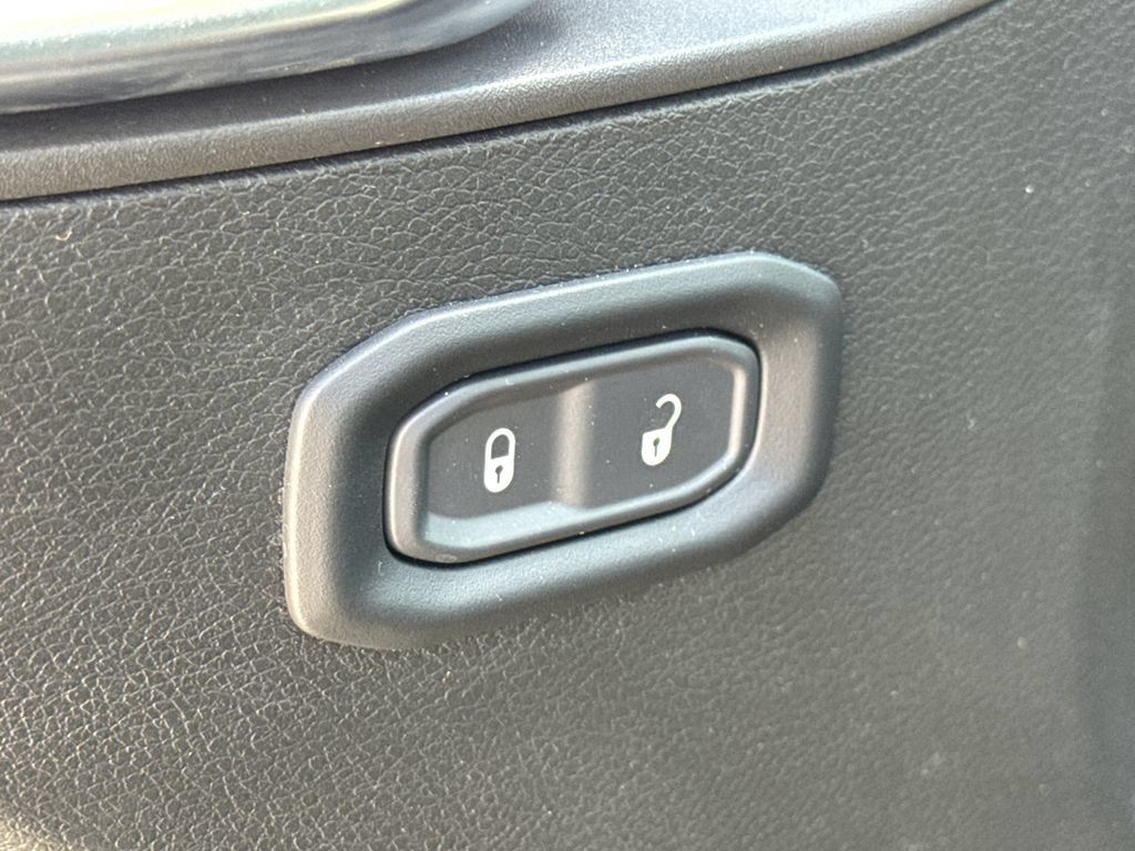 Used 2025 Jeep Gladiator Mojave AWD/4WD image 19