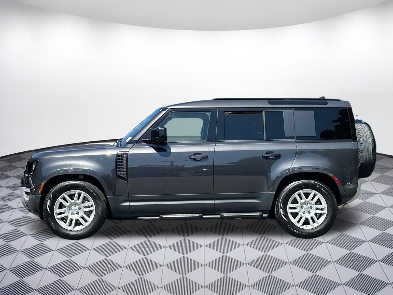 Used 2025 Land Rover Defender 110 S AWD/4WD image 2