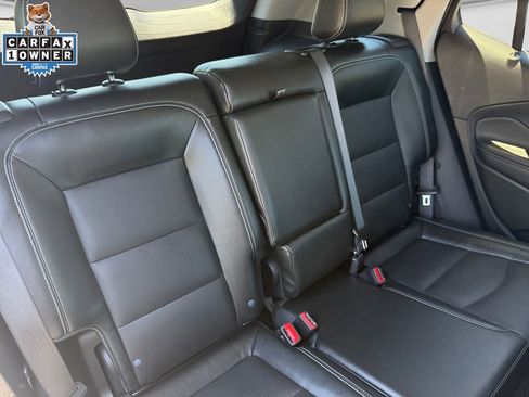 Used 2024 GMC Terrain SLT AWD/4WD image 16