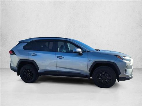 Used 2024 Toyota RAV4 XLE FWD image 4