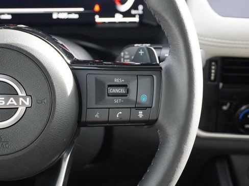 Used 2024 Nissan Rogue SL w/ SL Premium Package image 30