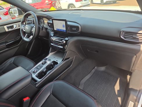 Used 2023 Ford Explorer ST-Line w/ Class IV Trailer Tow Package AWD/4WD image 17