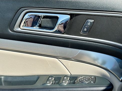 Used 2019 Ford Explorer XLT w/ Equipment Group 202A FWD image 21
