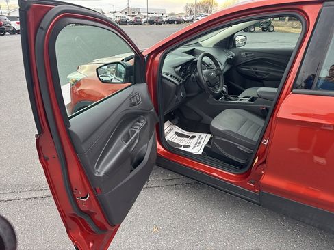 Used 2019 Ford Escape S image 14