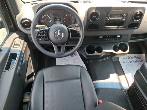 Used 2022 Mercedes-Benz Sprinter 2500 image 12