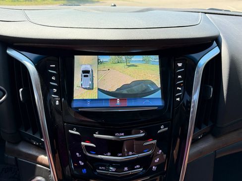 Used 2018 Cadillac Escalade Premium Luxury AWD/4WD image 20